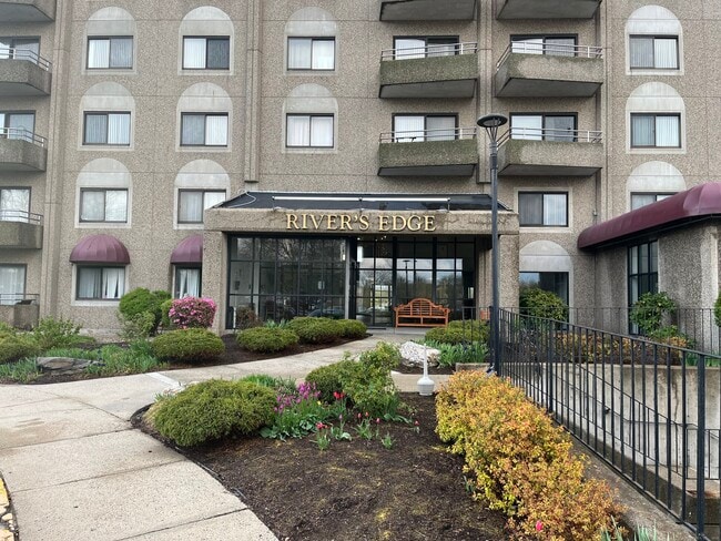 Primary Photo - 111 deKoven Drive