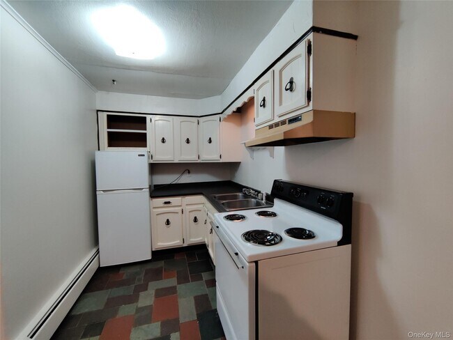 Building Photo - 81 Vineyard Ave