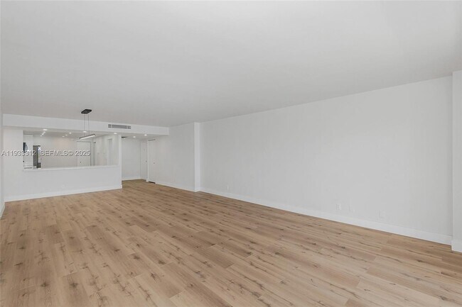 Building Photo - 2500 Parkview Dr