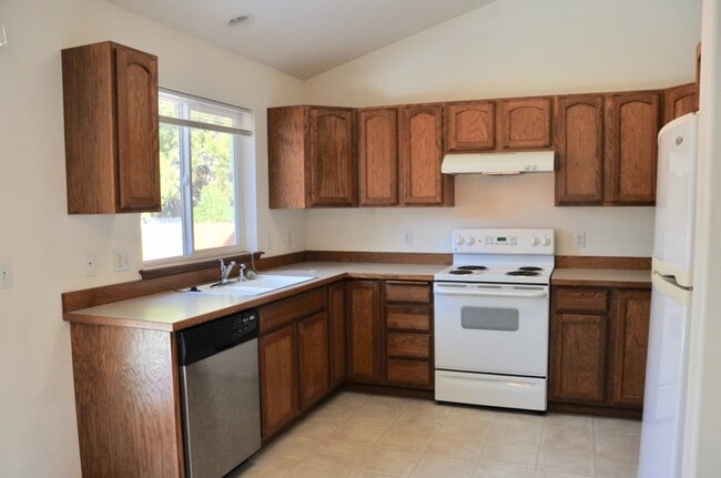 Building Photo - 3 bed 2 bath rancher with A/C