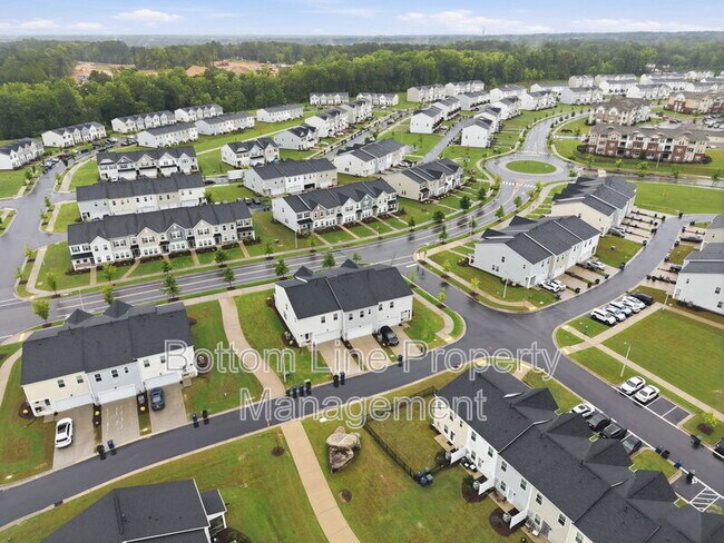 Building Photo - 2312 Kasota Ln