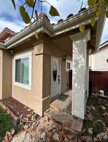 Building Photo - 9476 Hito Ct