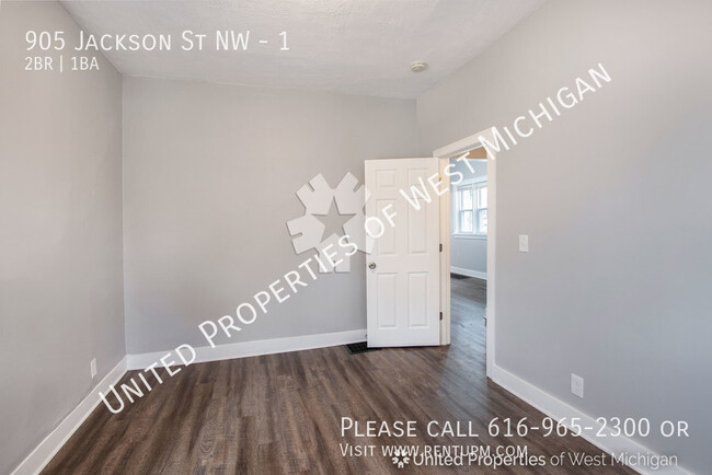 Building Photo - 905 Jackson St NW