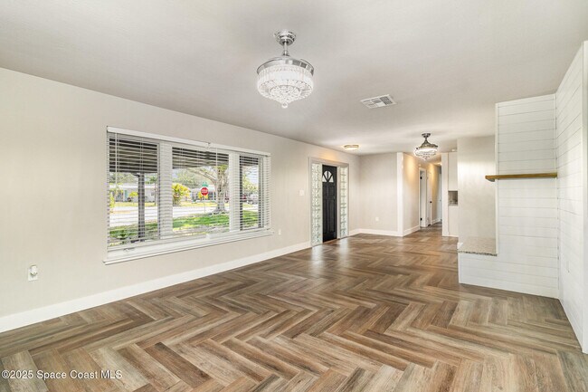 Building Photo - 175 Melaleuca Dr