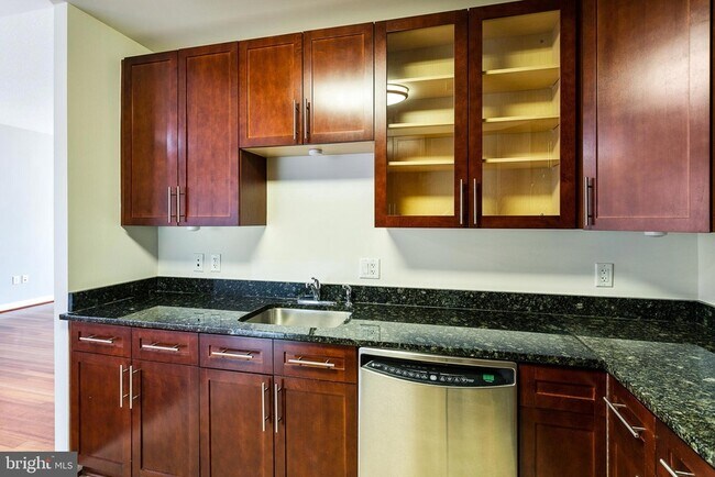 Building Photo - 157 Fleet St