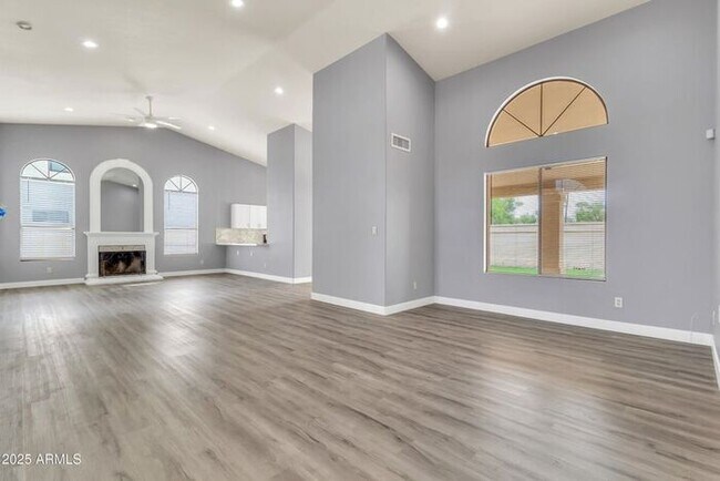 Building Photo - Stunning 4beds/2.5baths single-level home in the heart of Tempe!