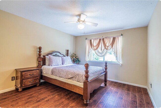 Building Photo - 3206 Chapel Bend Dr