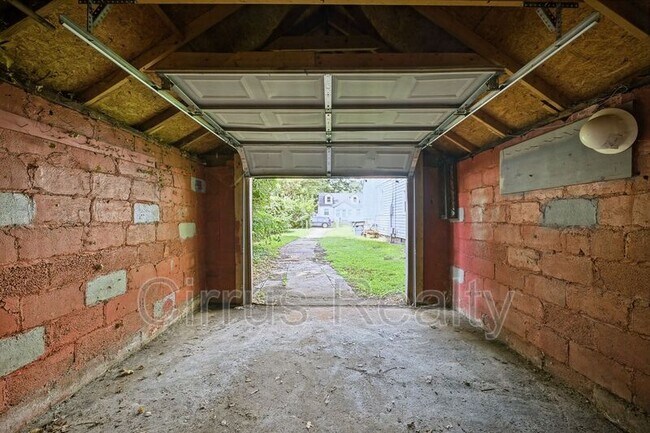 Building Photo - 428 Melville Rd