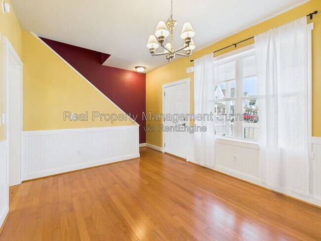 Building Photo - 350 Marquette Ct