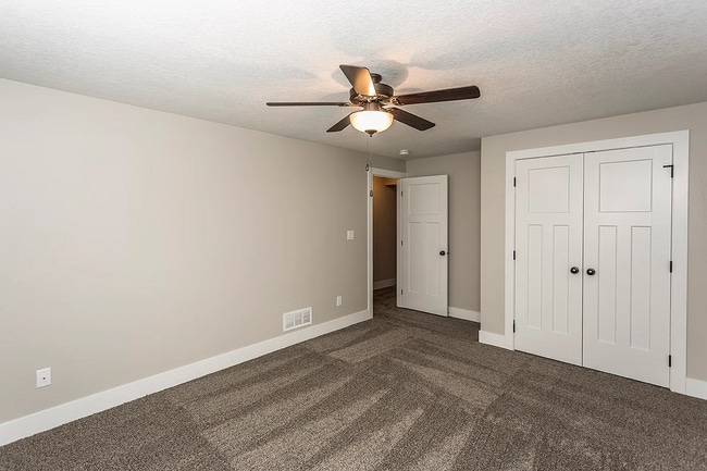 Building Photo - Spacious 4-Bedroom Home in Urbandale | Fin...