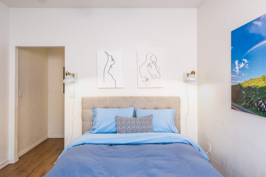 Master Bedroom - 102 Pine Leaf Ln