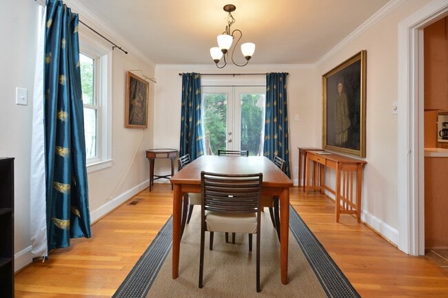 Building Photo - Furnished! Highly Desirable Trinity Park