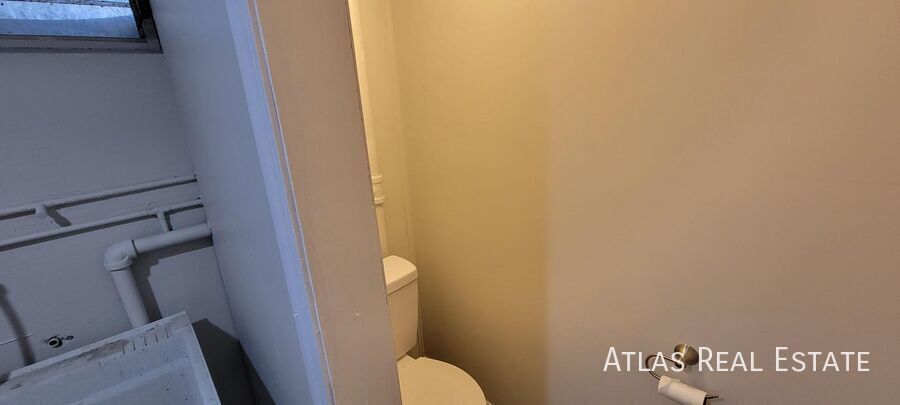 Building Photo - 625 NW Kay Dr