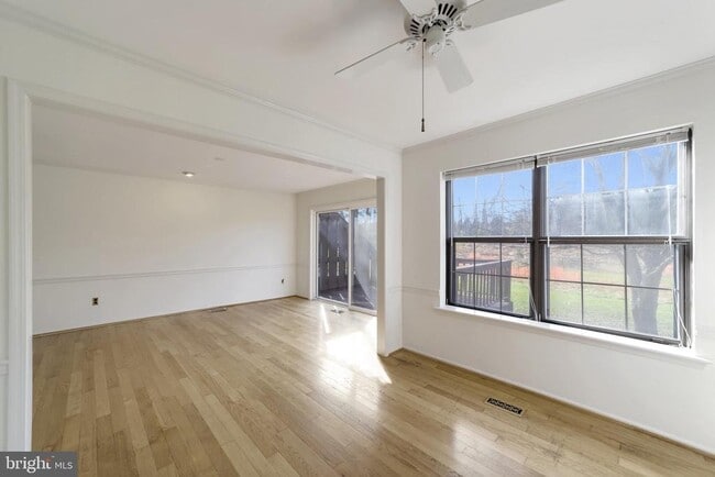 Building Photo - 10 Liberte Ln