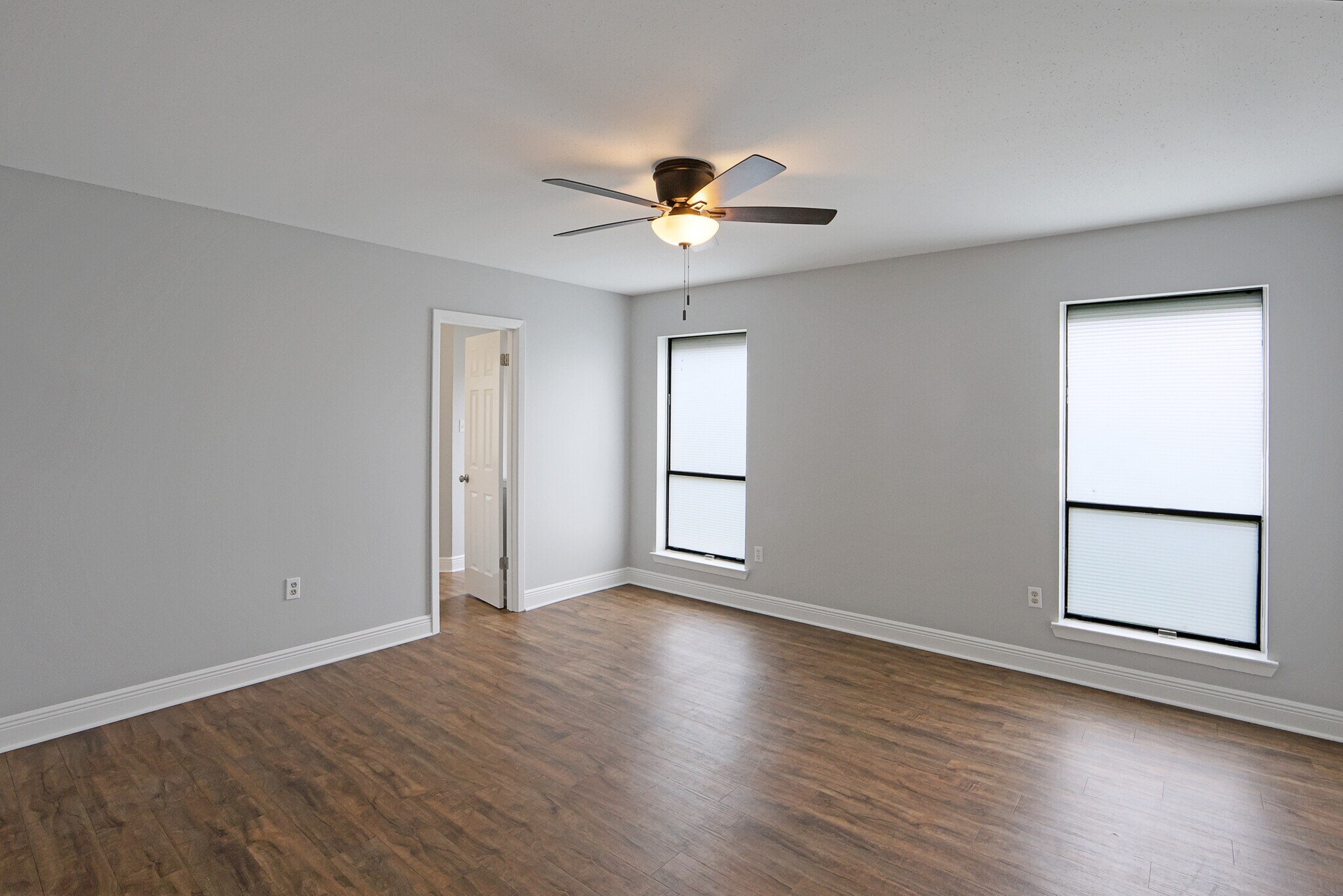 Master Bedroom - 811 N Lake Verret Ct