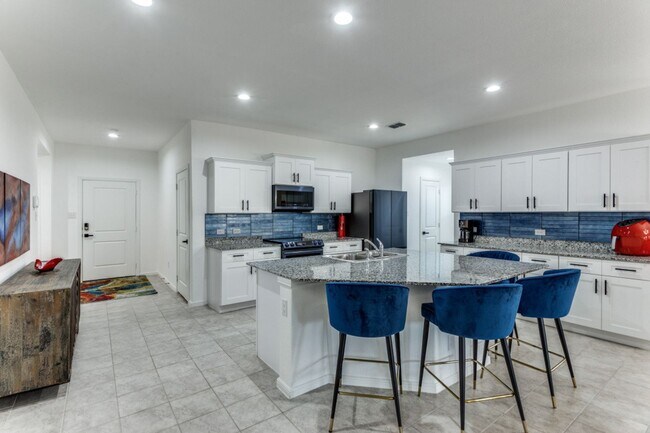 Building Photo - Contemporary in Cleburne!