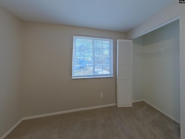 Building Photo - 6 Forestgrove Ct