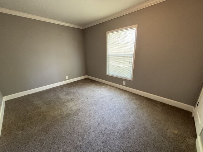 Building Photo - 10 Gatehouse Ct