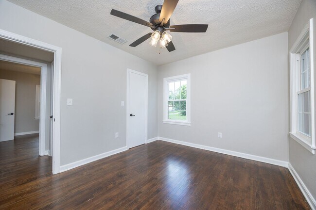 Building Photo - Renovated 4 Bedroom, 3 Bath home in Live Oak
