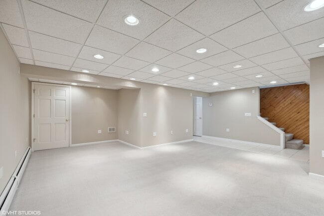 Building Photo - 1329 Ridgewood Dr