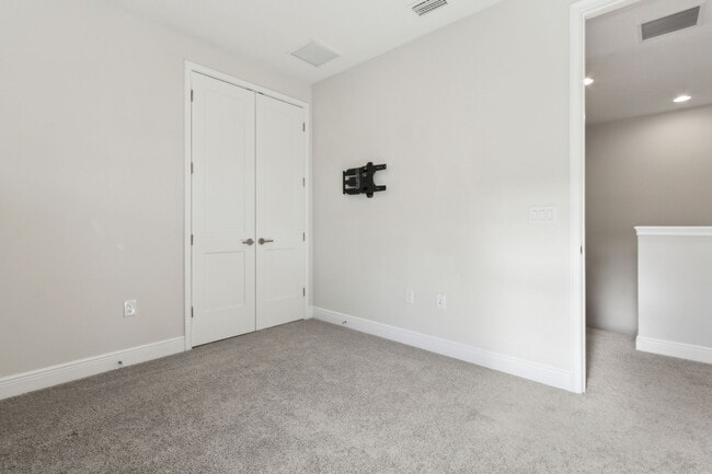 Building Photo - 401 Marquesa Cir