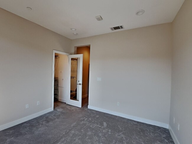 Building Photo - Prescott Townhouse 2/2.5 Available Now!
