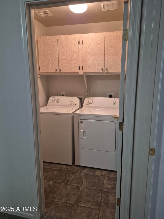 Building Photo - 3020 W Cavalry Dr