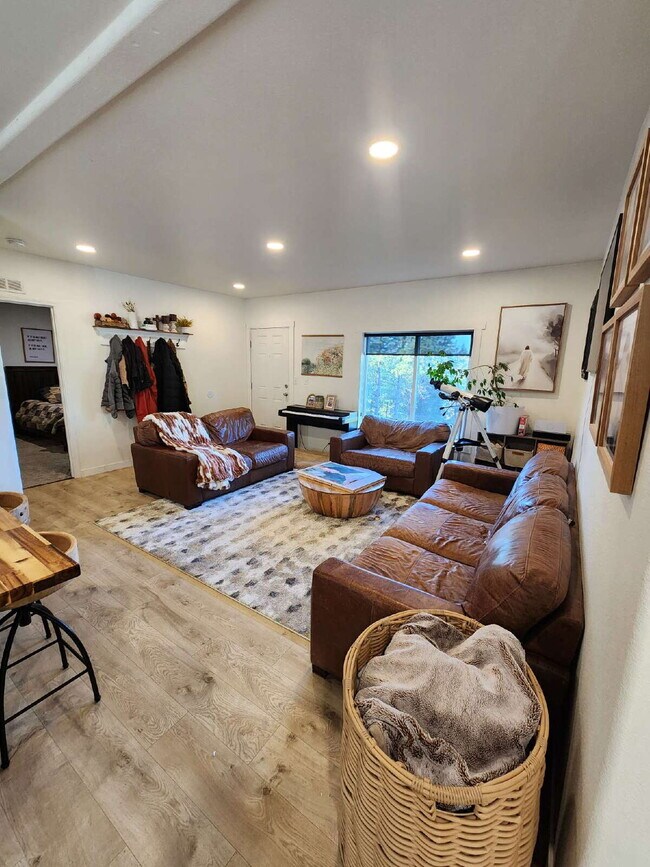 Building Photo - 3BR, 2BTH in Post Falls Above The Fog