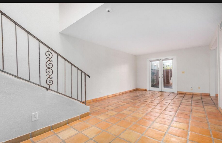 Building Photo - 4482 W Palmaire Ave