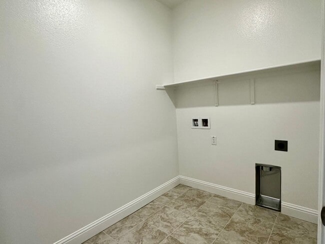 Building Photo - New Luxury Townhouse in Saratoga