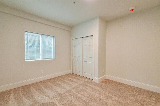 Building Photo - 10 W Goepp St