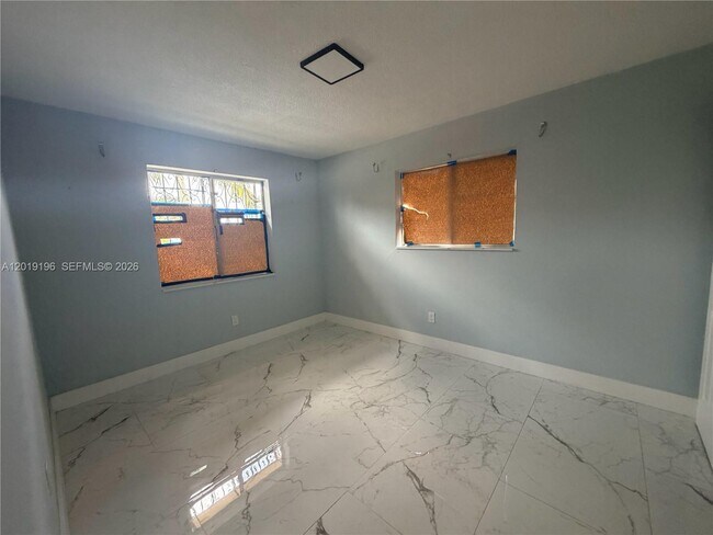 Building Photo - 47 NW 47th Ave