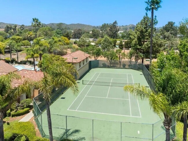 Building Photo - Conveniently Located - Available Immediately!