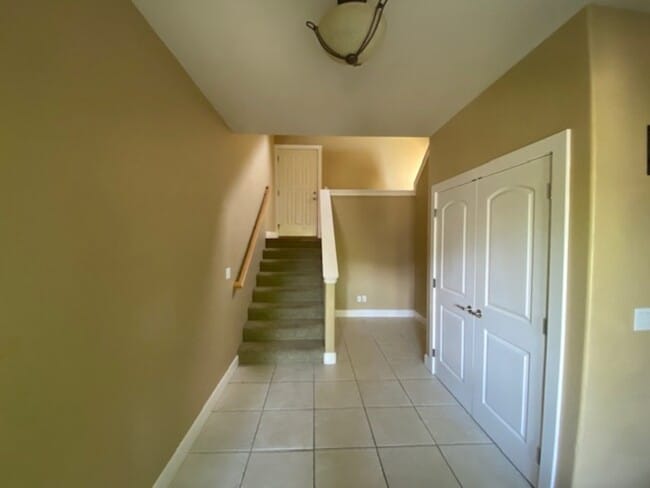 Building Photo - 528 W Nevada St