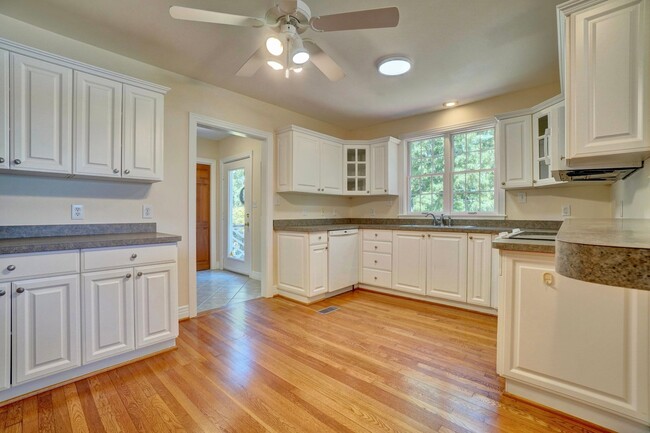 Building Photo - Waterfront Home on 1 Acre Treed Lot, 4/2 +...