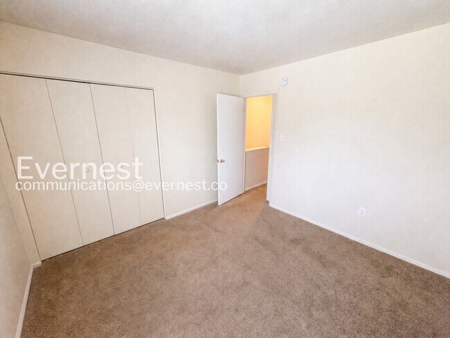 Building Photo - 117a Newcastle Dr