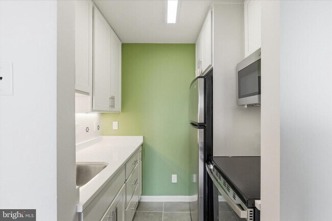 Building Photo - 3217 Wisconsin Ave NW