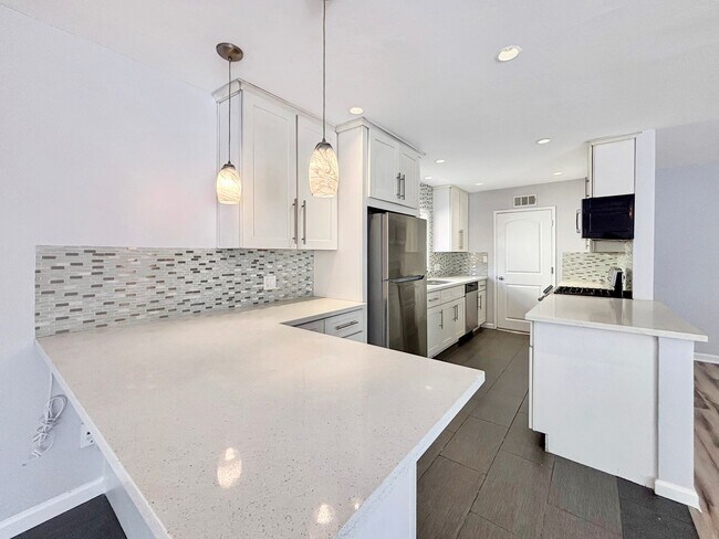 Building Photo - Gorgeous 3B/2BA House in Paradise Hills W/...