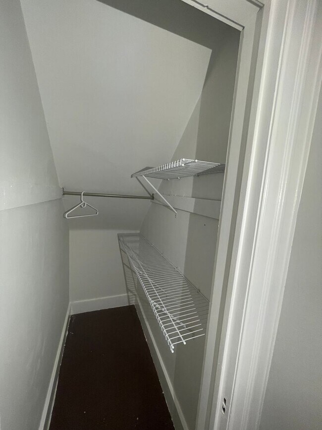 Building Photo - Charming 1BR near the public market