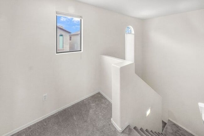 Building Photo - 2 Story-3 Bdrm, All Elecric- Energy Efficient/Vail Schools!