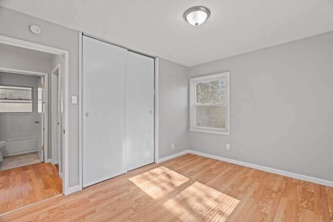 Building Photo - 3-Bedroom, 1-Bath Single-Family Home, BIG backyard!