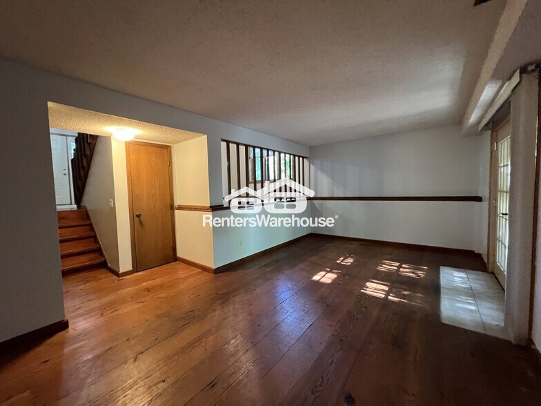 Building Photo - 13100 Vernon Ave