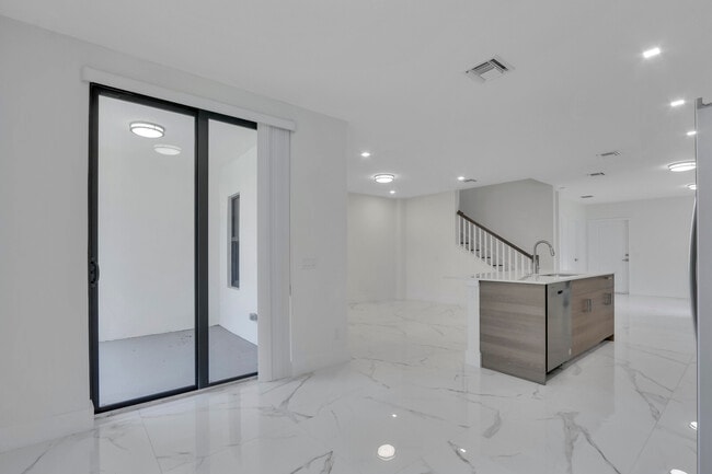 Building Photo - 406 Bella Sol Way