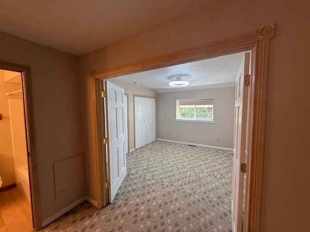 Building Photo - 5267 Center Rd