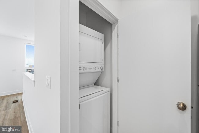 Building Photo - 4324 Lancaster Ave