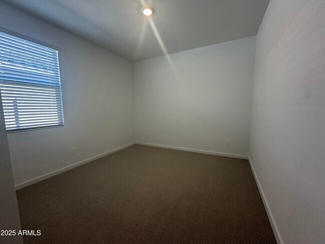 Building Photo - 15849 W Gray Fox Trl