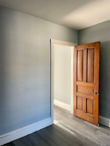 Building Photo - 137 N 57th St