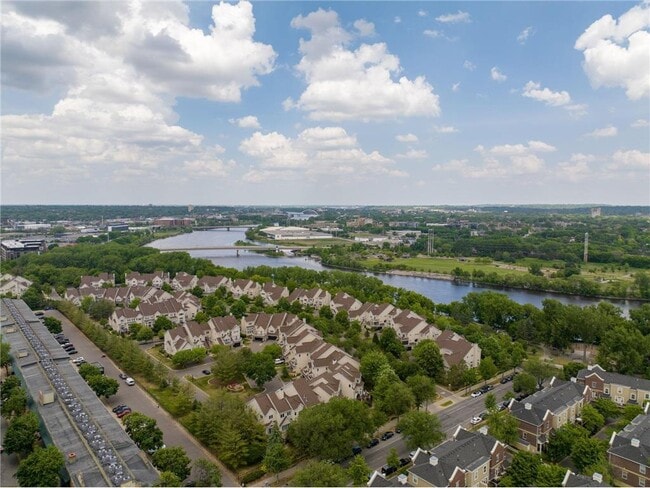 Building Photo - 517 River St