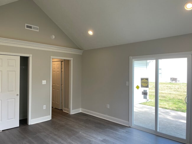 Building Photo - 10717 N Park Ave