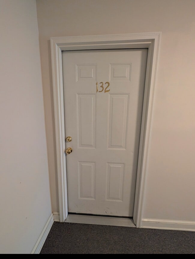 Building Photo - 132 Rivertree Ln